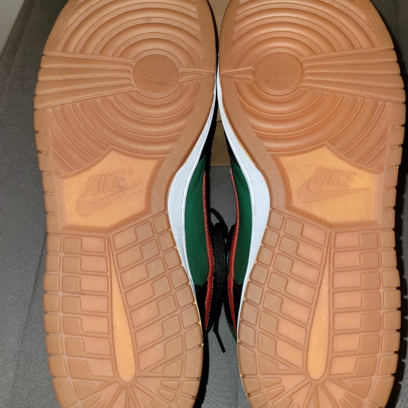 Nike Dunk High Supreme Spark LE - Picture 2 of 8